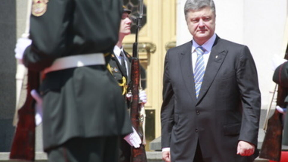 Петр Порошенко: На границе с РФ будет создана десятикилометровая буферная зона