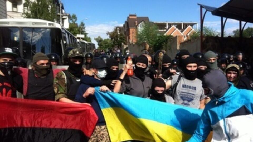 Многие активисты пришли в масках