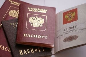 Российские паспорта крымчан все еще не внесены в официальную базу граждан РФ