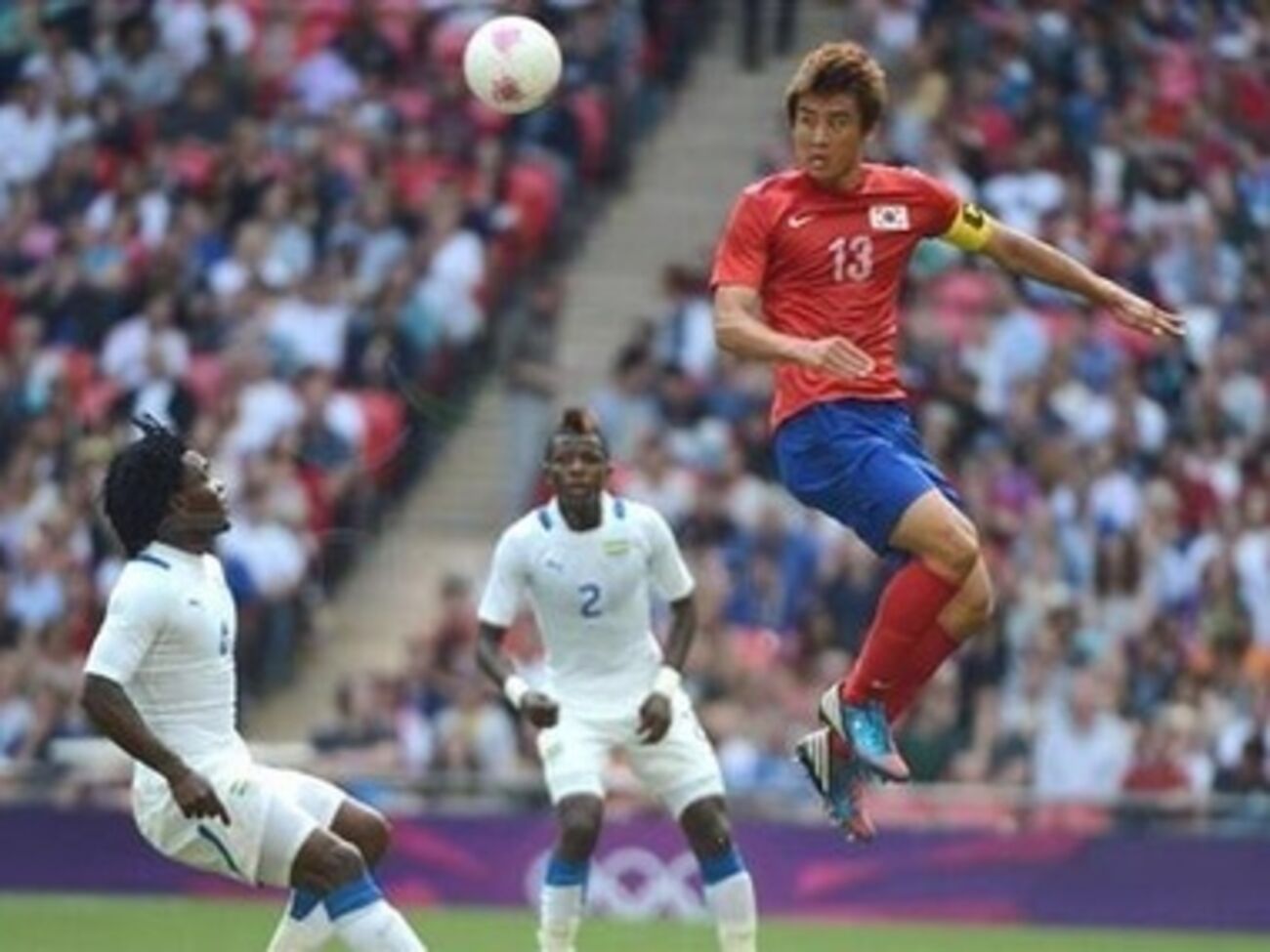 Алжир выходит на второе место в группе