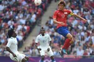 Алжир выходит на второе место в группе