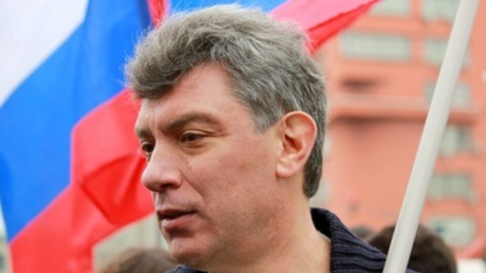 Россияне пока не связывают рост цен и ухудшение уровня жизни с политикой Путина, --- Немцов