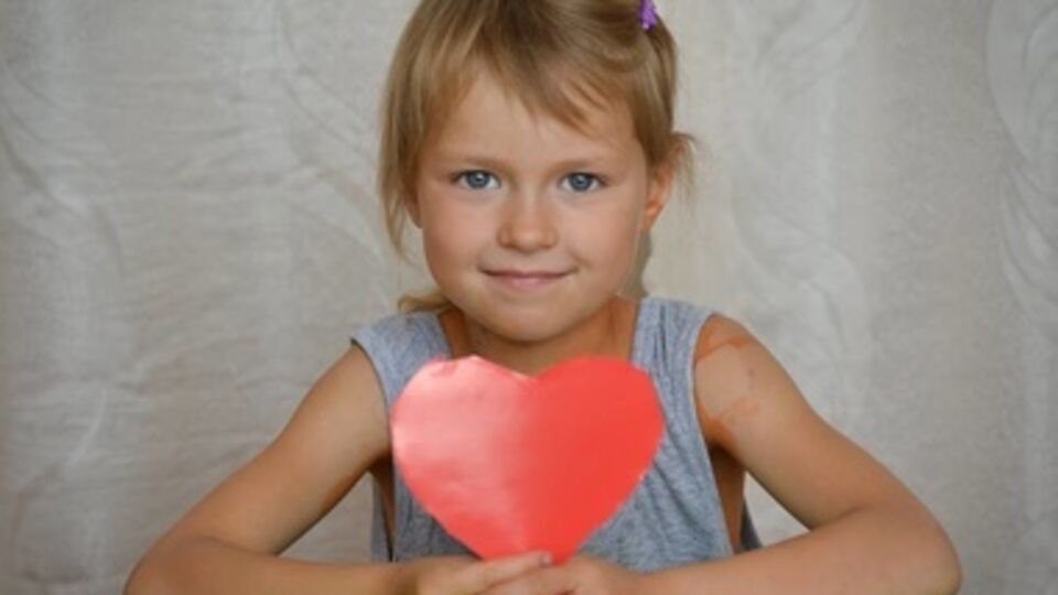 Шестилетняя Даша после успешной операции на сердце