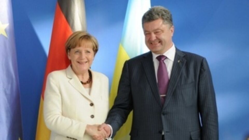 Вечером 22 июня Петр Порошенко обсудил по телефону с Ангелой Меркель ситуацию на востоке Украины