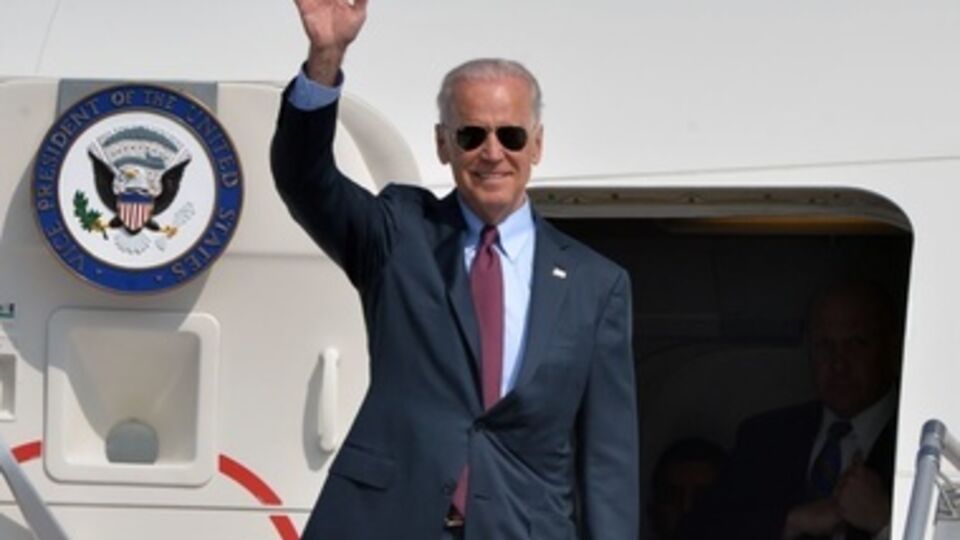 Джо Байден обещает новые санкции России