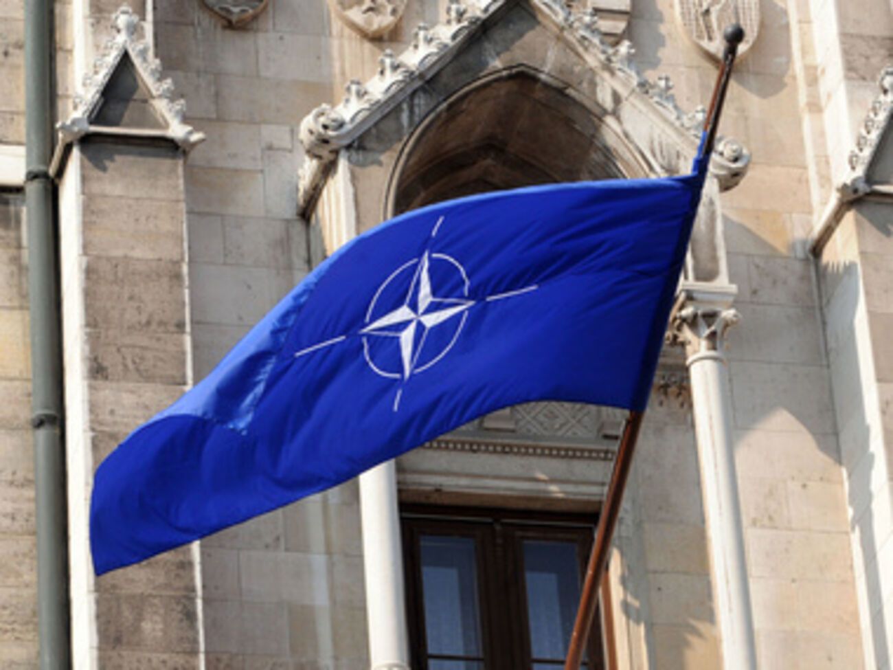 НАТо призывает Россию поддержать план Порошенко