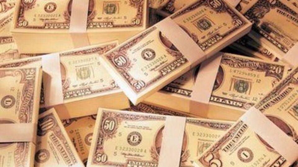 Доллар немного ослабил свои позиции к гривне