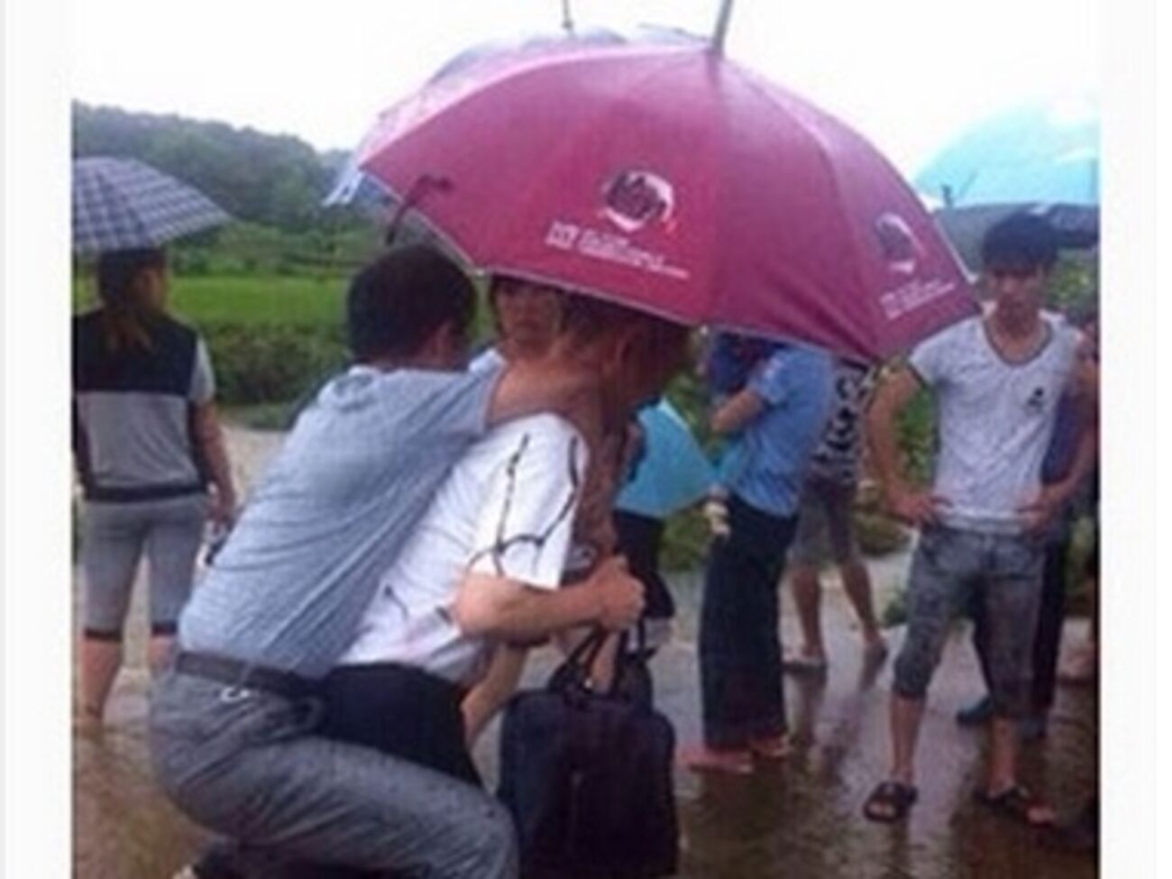 Скандал спровоцировало фото, попавшее в соцсети