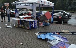 Палатку изрезали кухонным ножом