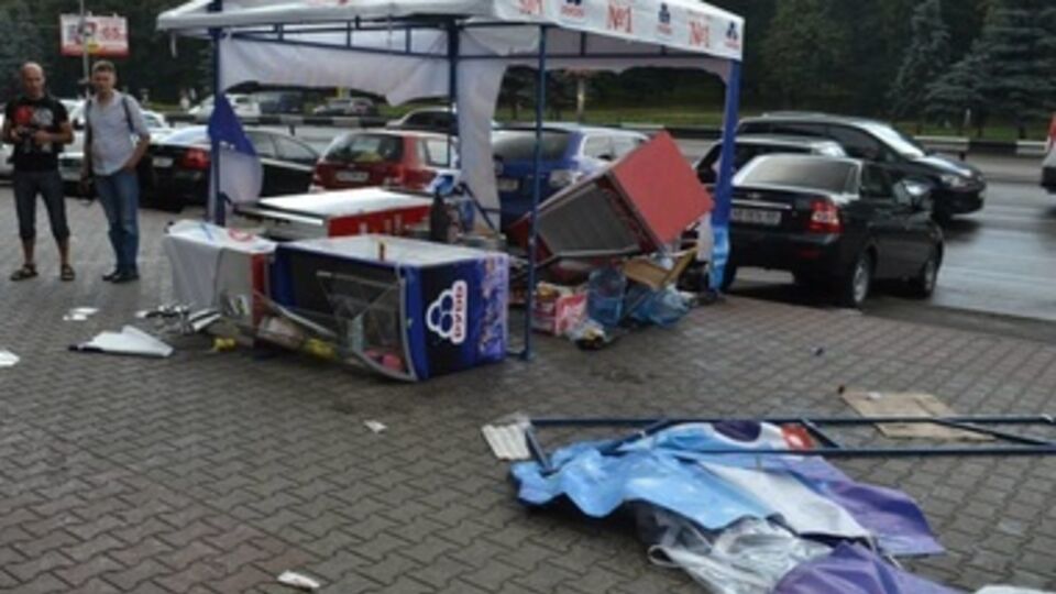 Палатку изрезали кухонным ножом