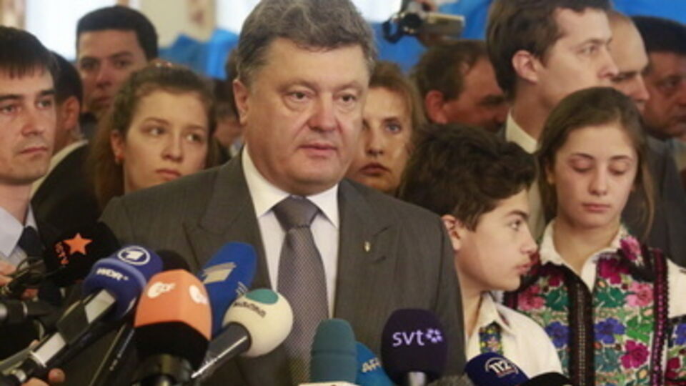 Порошенко пообещал Баррозу отчитаться о выполнении мирного плана