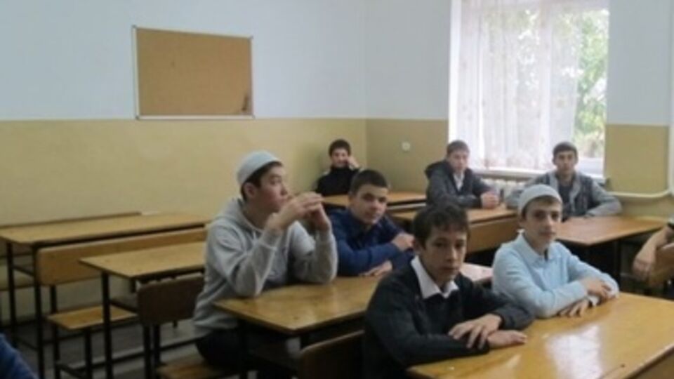 Здание захвачено вместе с учениками