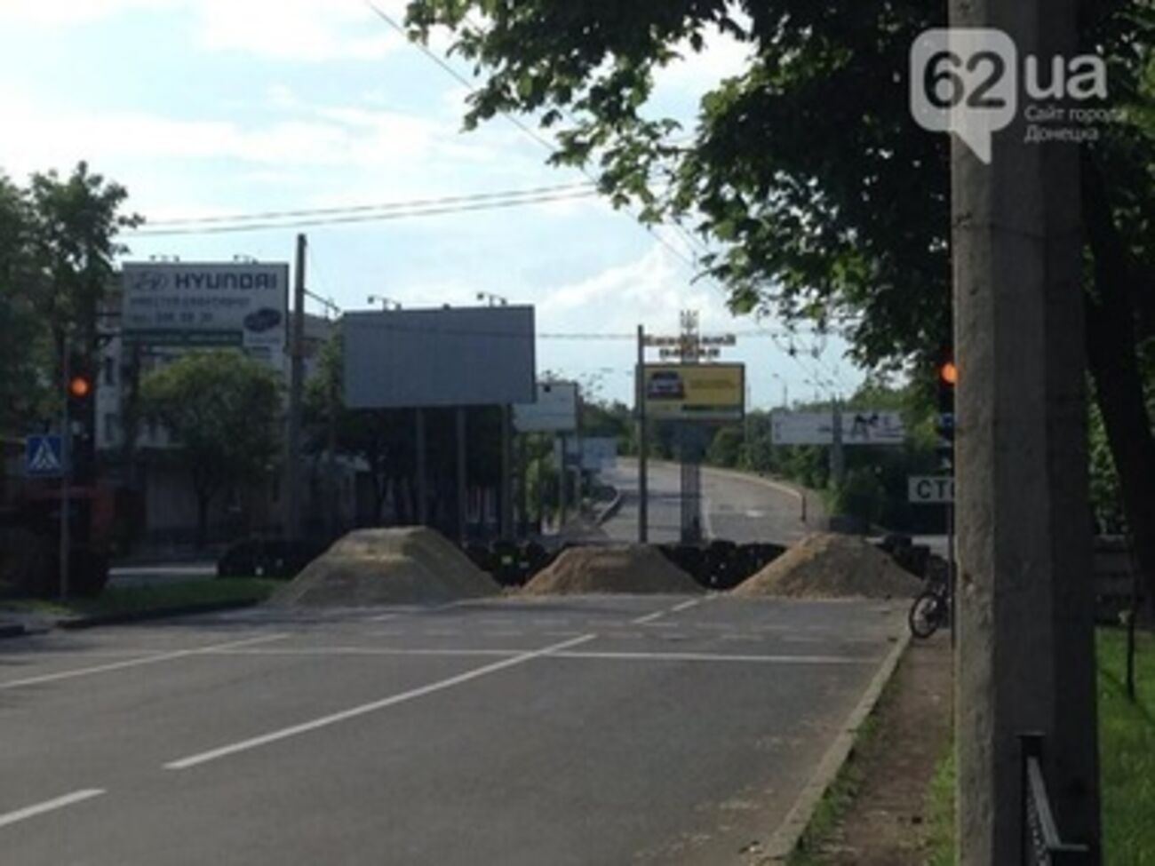 На место происшествия выехала оперативно-следственная группа, сведений о пострадавших нет