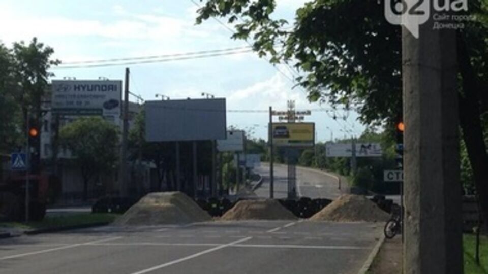 На место происшествия выехала оперативно-следственная группа, сведений о пострадавших нет