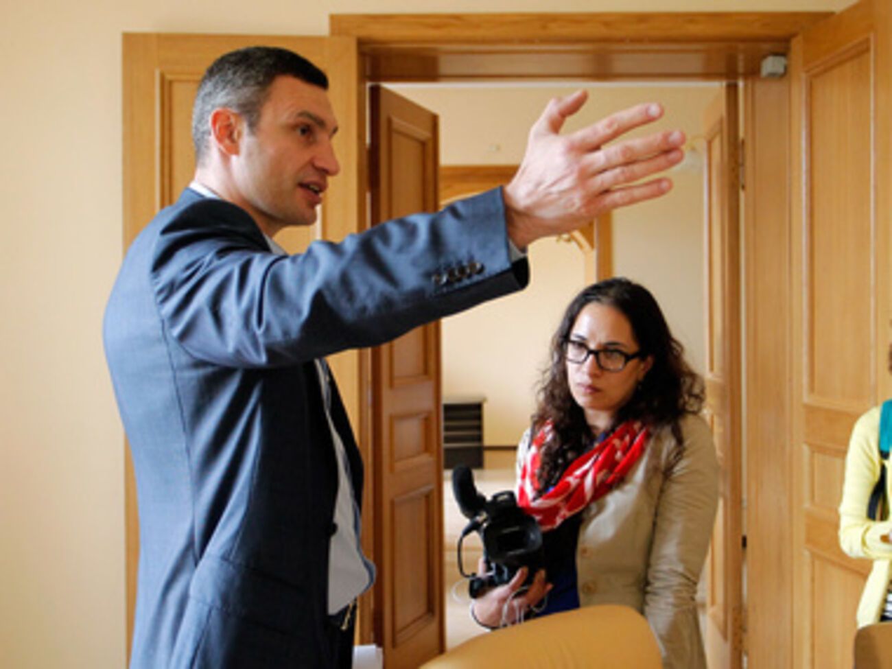 Кличко показал свой новый кабинет журналистам