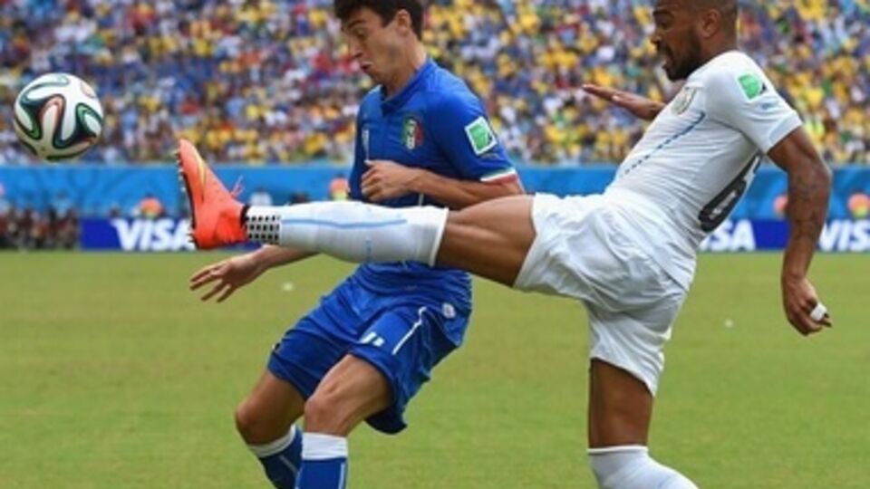 Италия проиграла Уругваю и не выходит из группы
