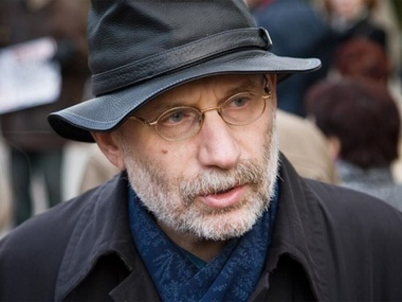 Акунин не верит, что режим Путина продержится долго