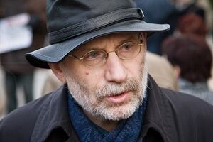 Акунин не верит, что режим Путина продержится долго