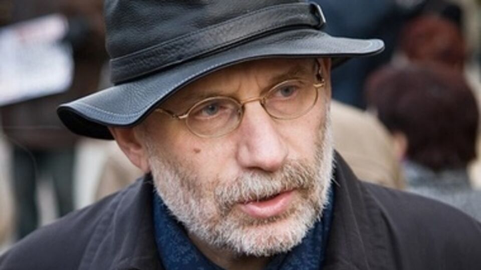 Акунин не верит, что режим Путина продержится долго