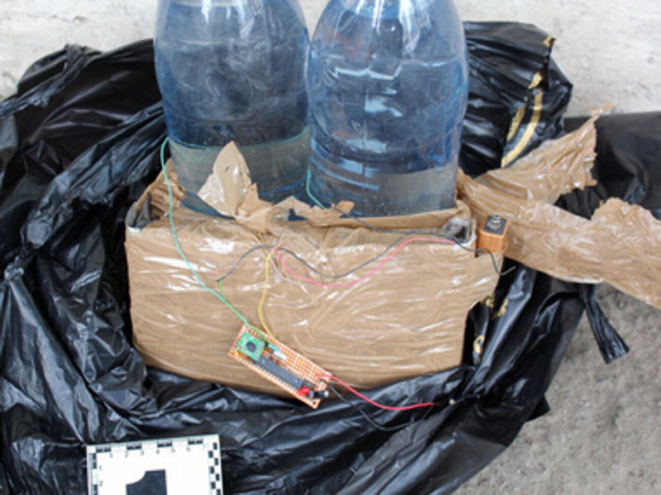 Устройства несли к консульству Россиии