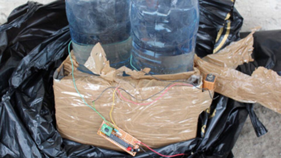 Устройства несли к консульству Россиии