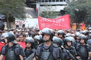 Протестующие обещают не расходиться до конца чемпионата