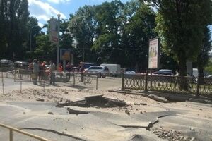 Из-за прорыва теплотрассы на бульваре Шевченко образовалась огромная пробка