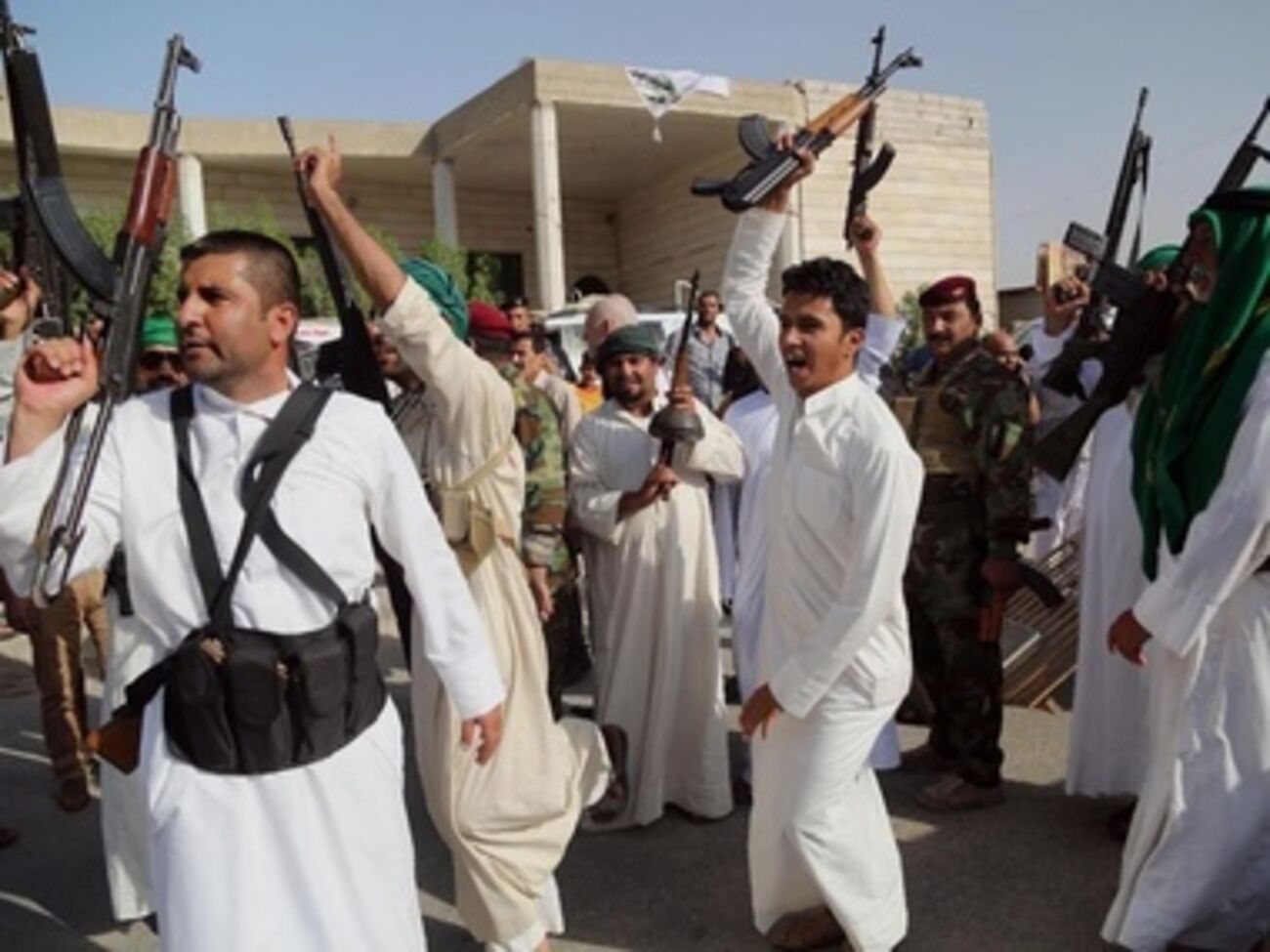 В Ираке продолжаются столкновения между правительственными войсками и суннитами