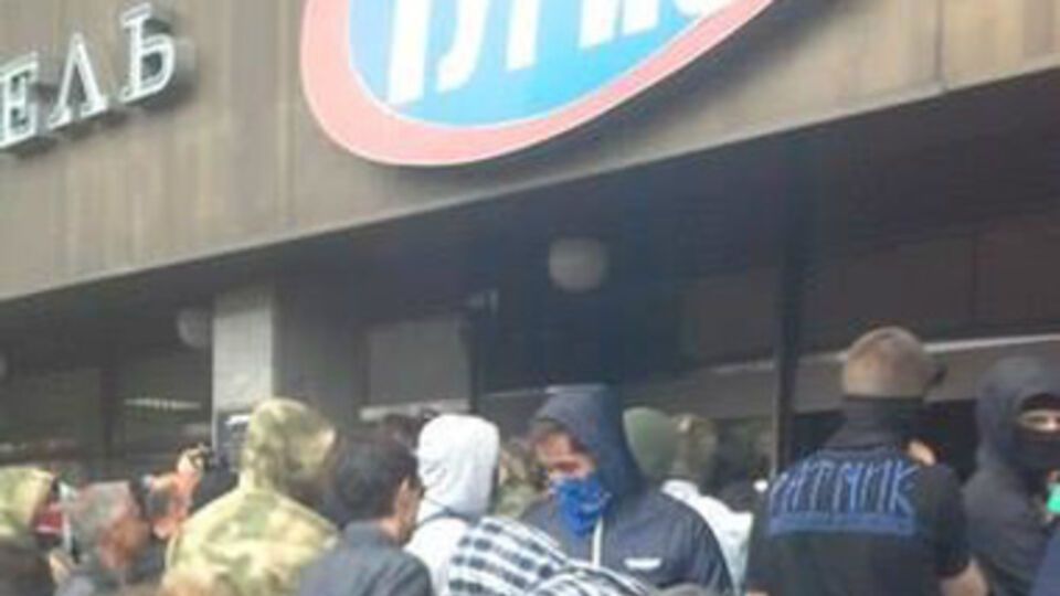 Милиция пытается восстановить правопорядок в админпомещении