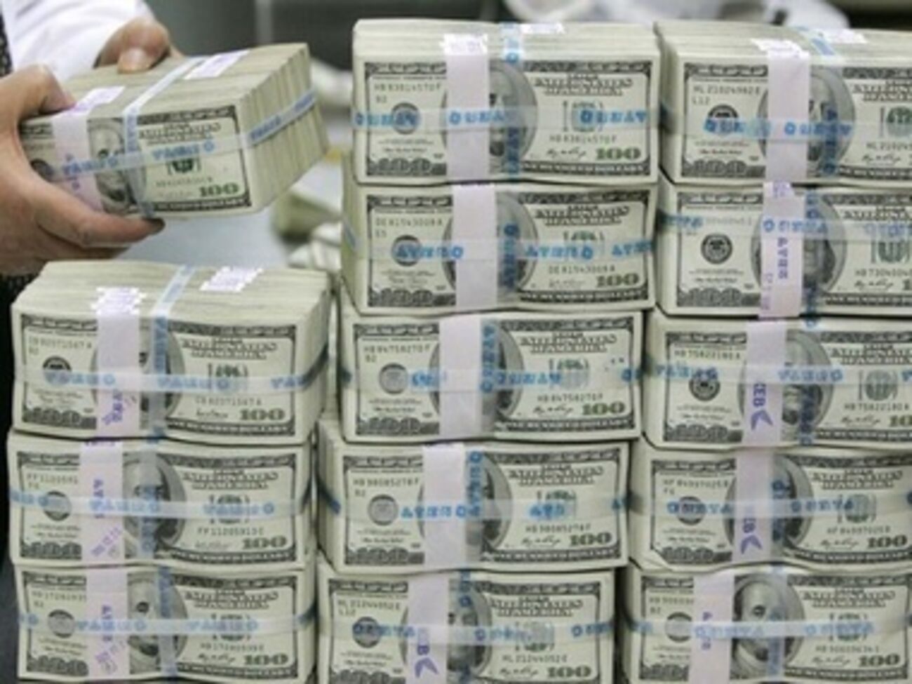 Доллар ослабил свои позиции