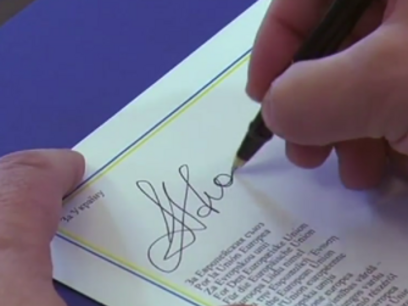 Порошенко подписал Соглашение об ассоциации с ЕС