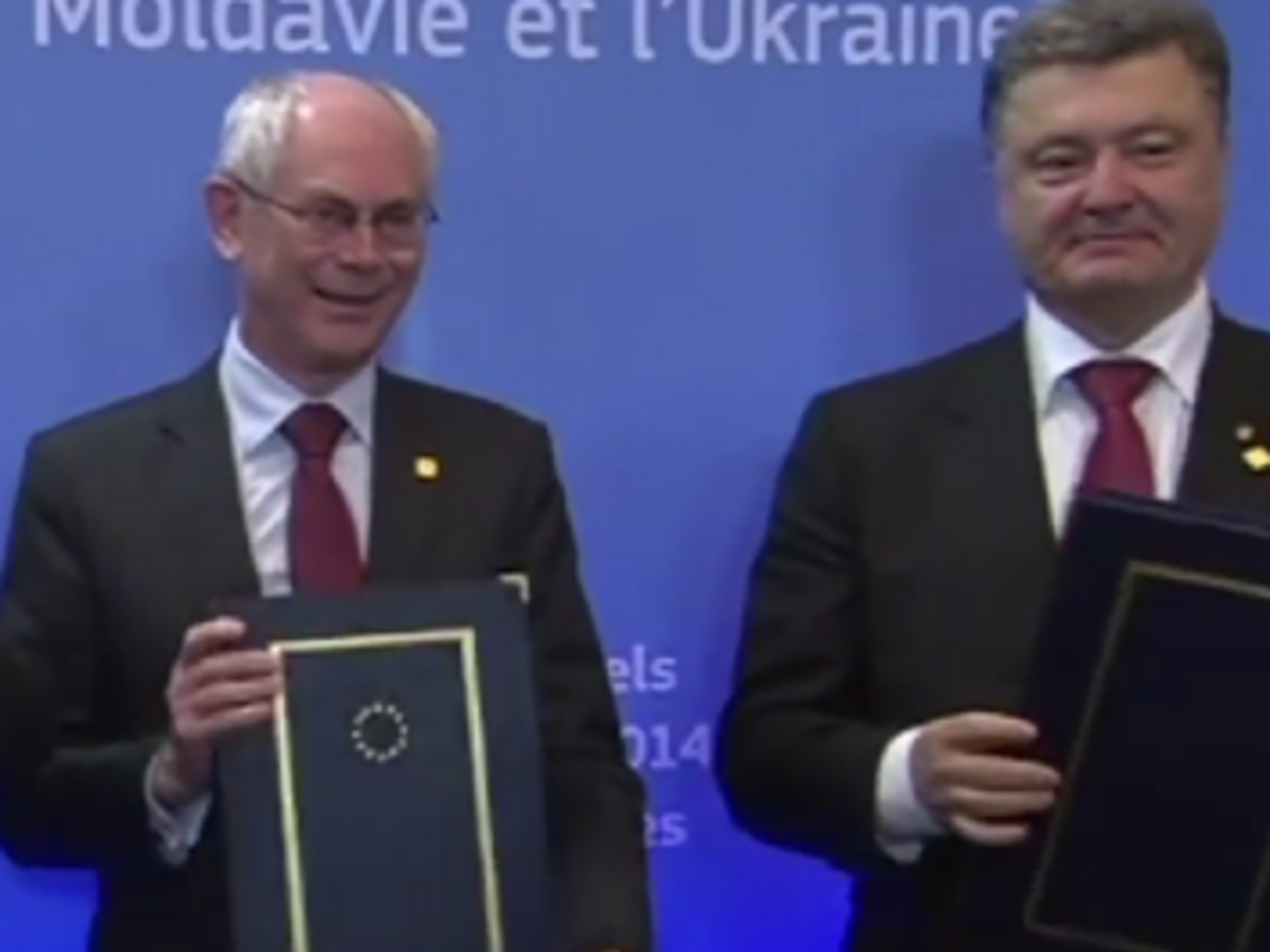 Украина как страна подписавшая Соглашение берет курс на интеграцию, заявил Порошенко