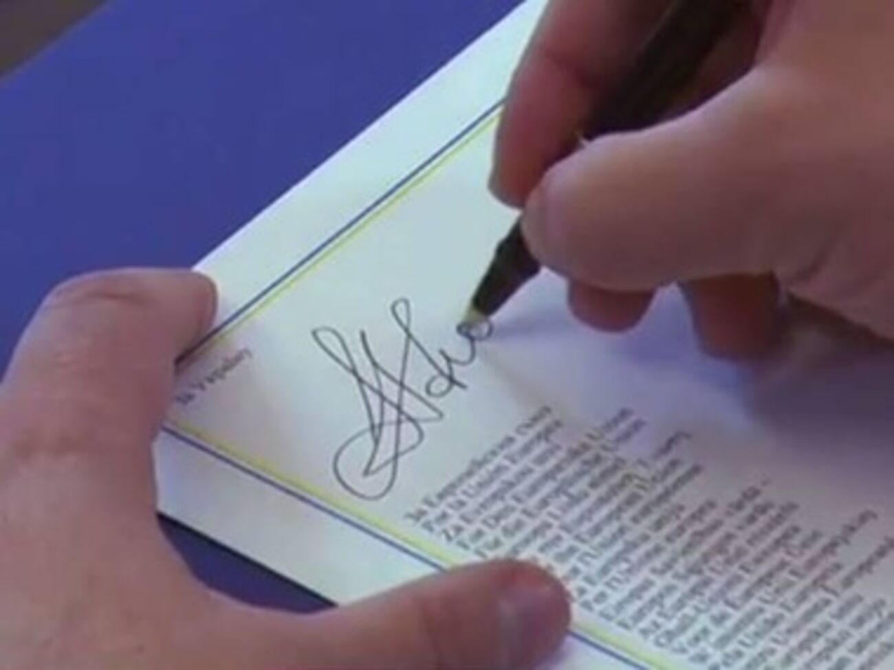 Подпись президента Украины под документом Соглашения