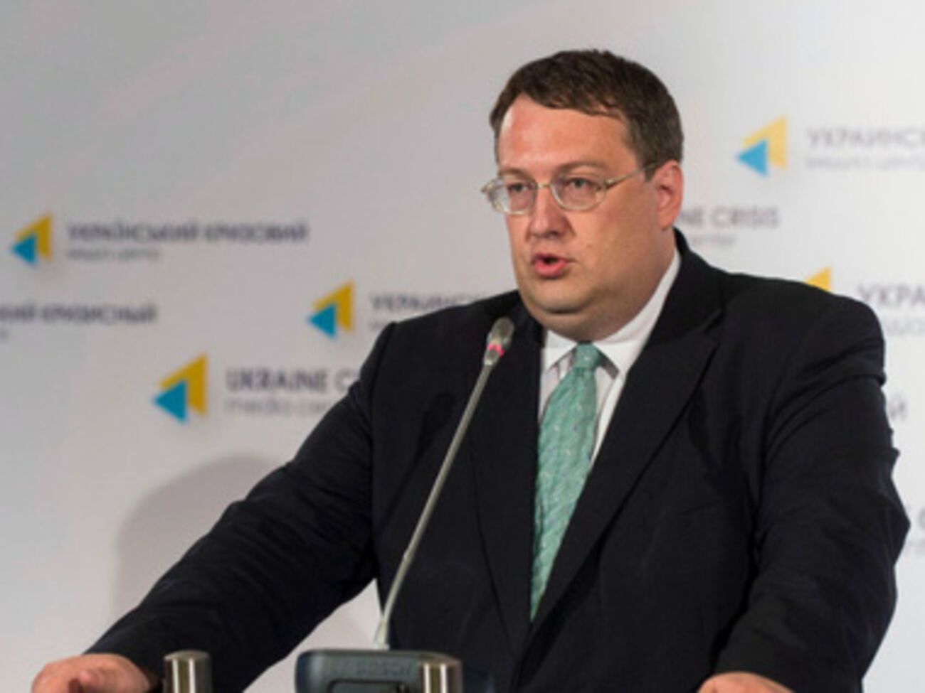 Террористы не умеют пользоваться танками и "Градами", заявил Геращенко