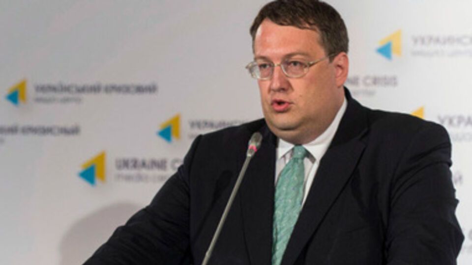 Террористы не умеют пользоваться танками и "Градами", заявил Геращенко