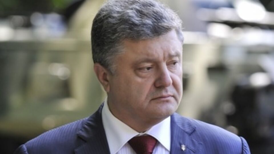 Во время поездки в Брюссель президент Петр Порошенко пообещал продлить перемирие