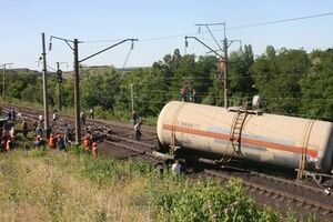 Последствия аварии ликвидируют 50 работников железной дороги и 15 сотрудников пожарно-спасательной службы