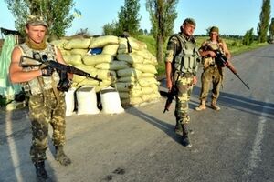 Боевики продолжают обстреливать украинские блокпосты