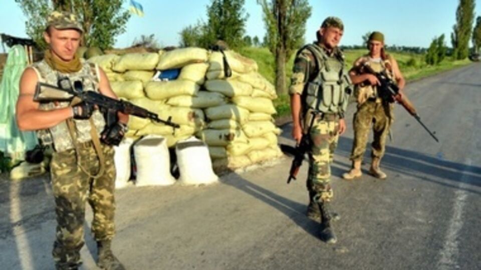 Боевики продолжают обстреливать украинские блокпосты