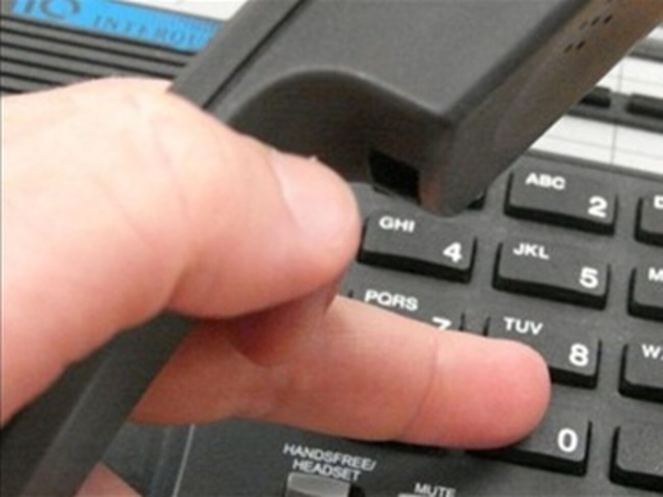 С 12 июня на горячую линию позвонили больше тысячи человек