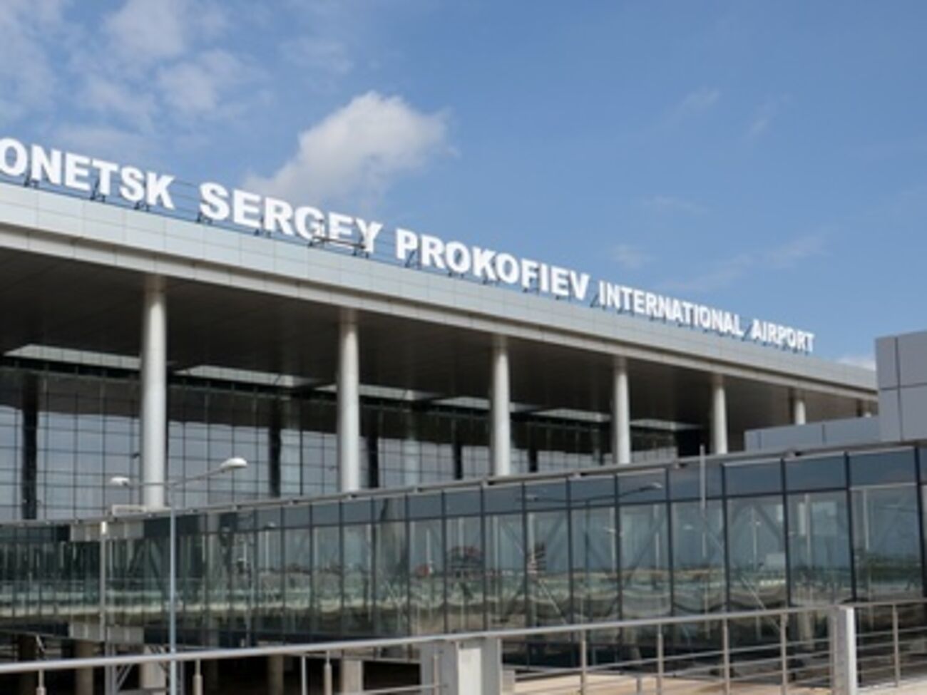 Движение у здания аэропорта ограничено