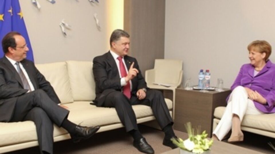 Порошенко встречался с Меркель и Олландом 27 июня в Брюсселе