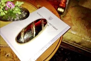 Янукович принимал много дорогих подарков, в том числе и батон из чистого золота