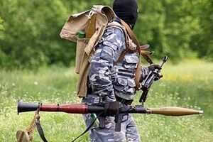 Террористы продолжают брать под контроль военные объекты в Донецке