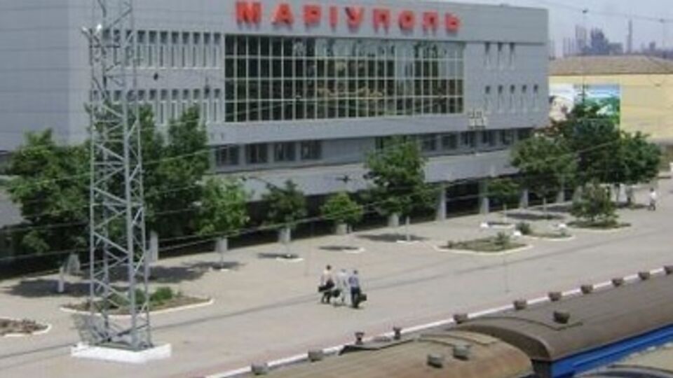 Пассажиры харьковского поезда не могут уехать из Мариуполя