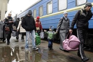 Аннексированный полуостров и зону антитеррористической операции массово покидают жители