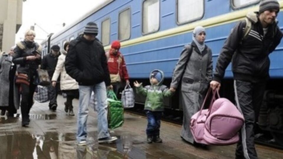 Аннексированный полуостров и зону антитеррористической операции массово покидают жители