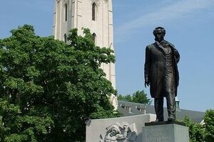 Открытие памятника украинскому поэту Тарасу Шевченко в Вашингтоне состоялось 27 июня 1964 года