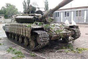 Российский танк, захваченный силами АТО