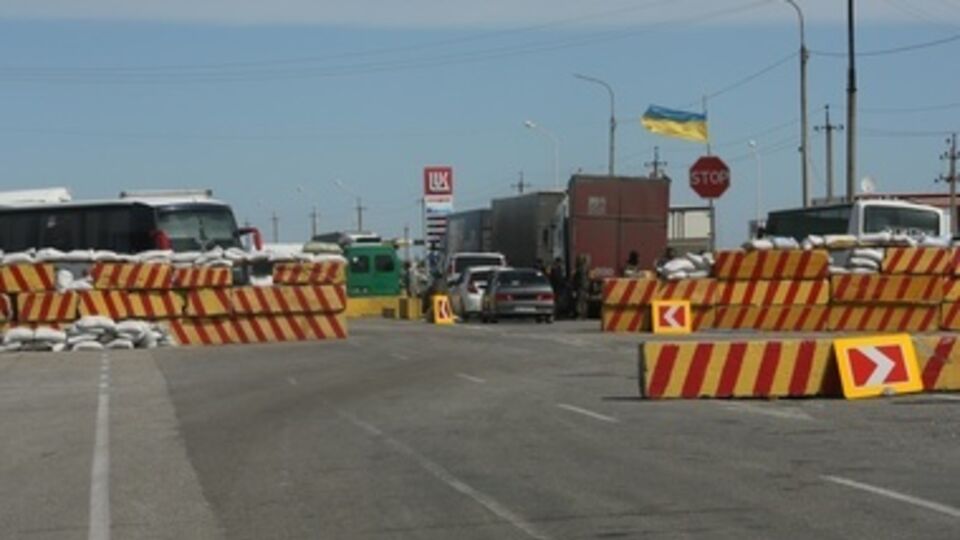 Задержанных на пропускном пункте передали сотрудникам милиции